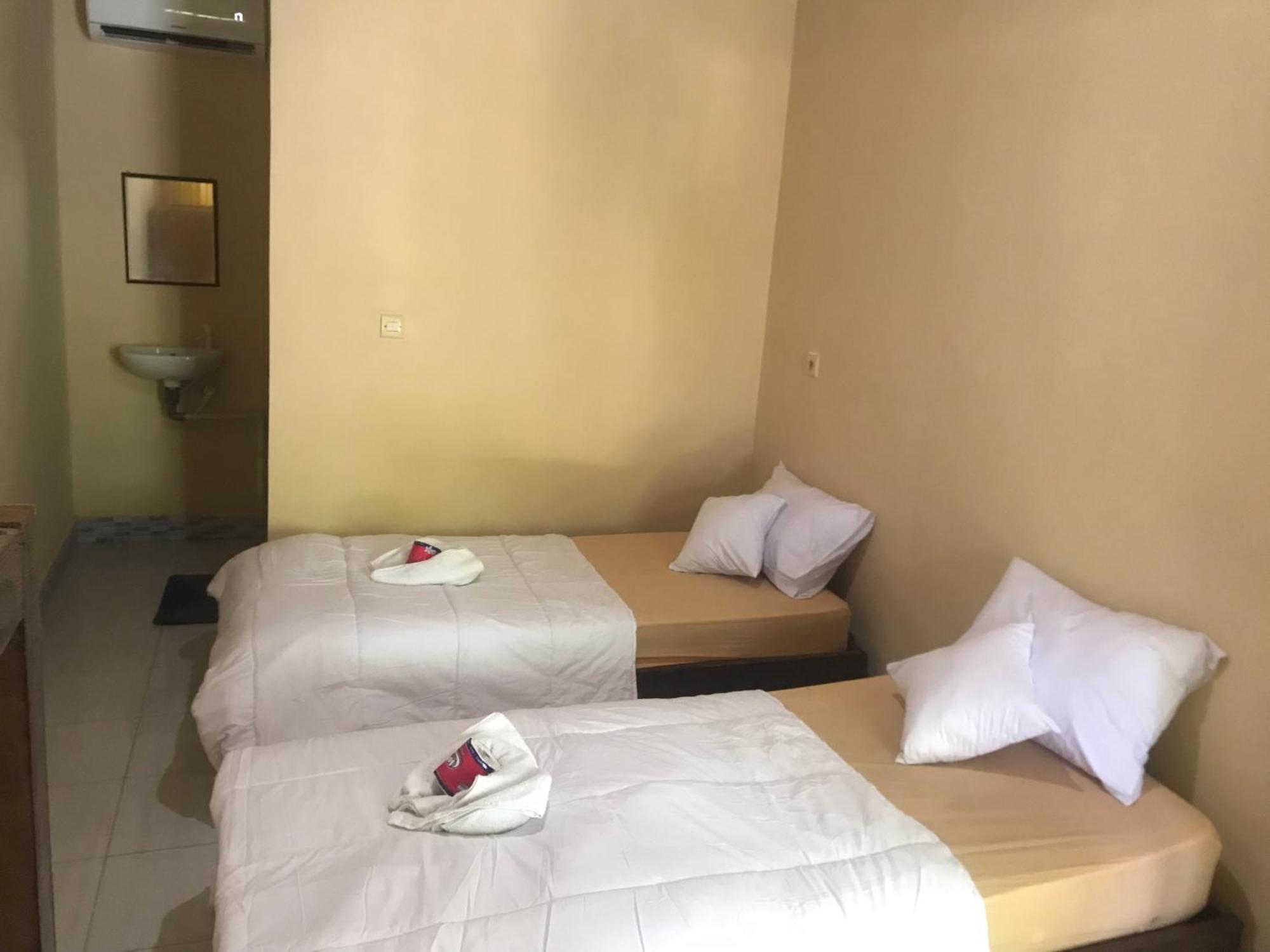 Kampung Homestay Kuta  Extérieur photo